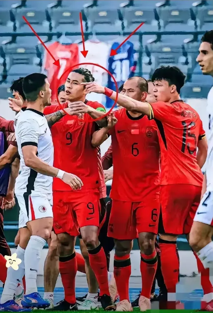 国足现在估计脸都挂不住了。他们怎么也不会想到，球迷抵制赞助商的动作，直接