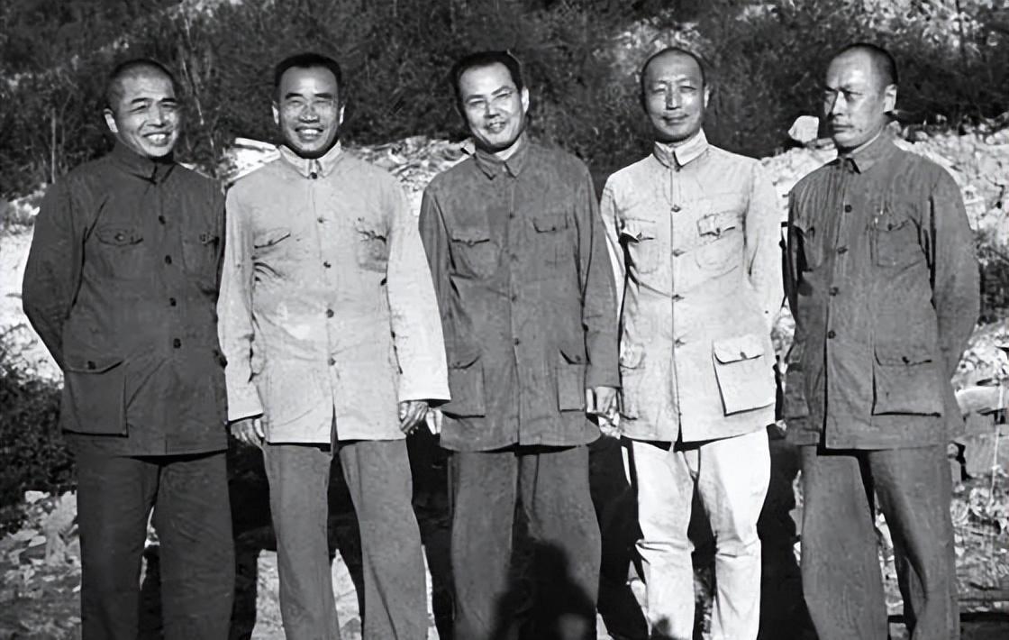 毛泽东派两人辅佐聂荣臻，希望他们成为陈毅身边粟裕式的伙伴，最终结果如何？1