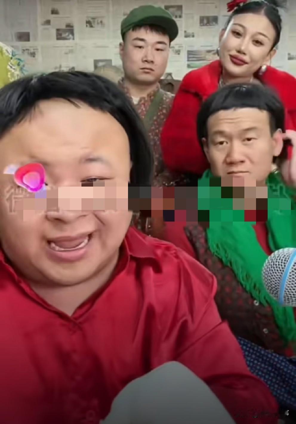 老狗给二驴转账10万元庆生拒收，二人语音互动。随后老