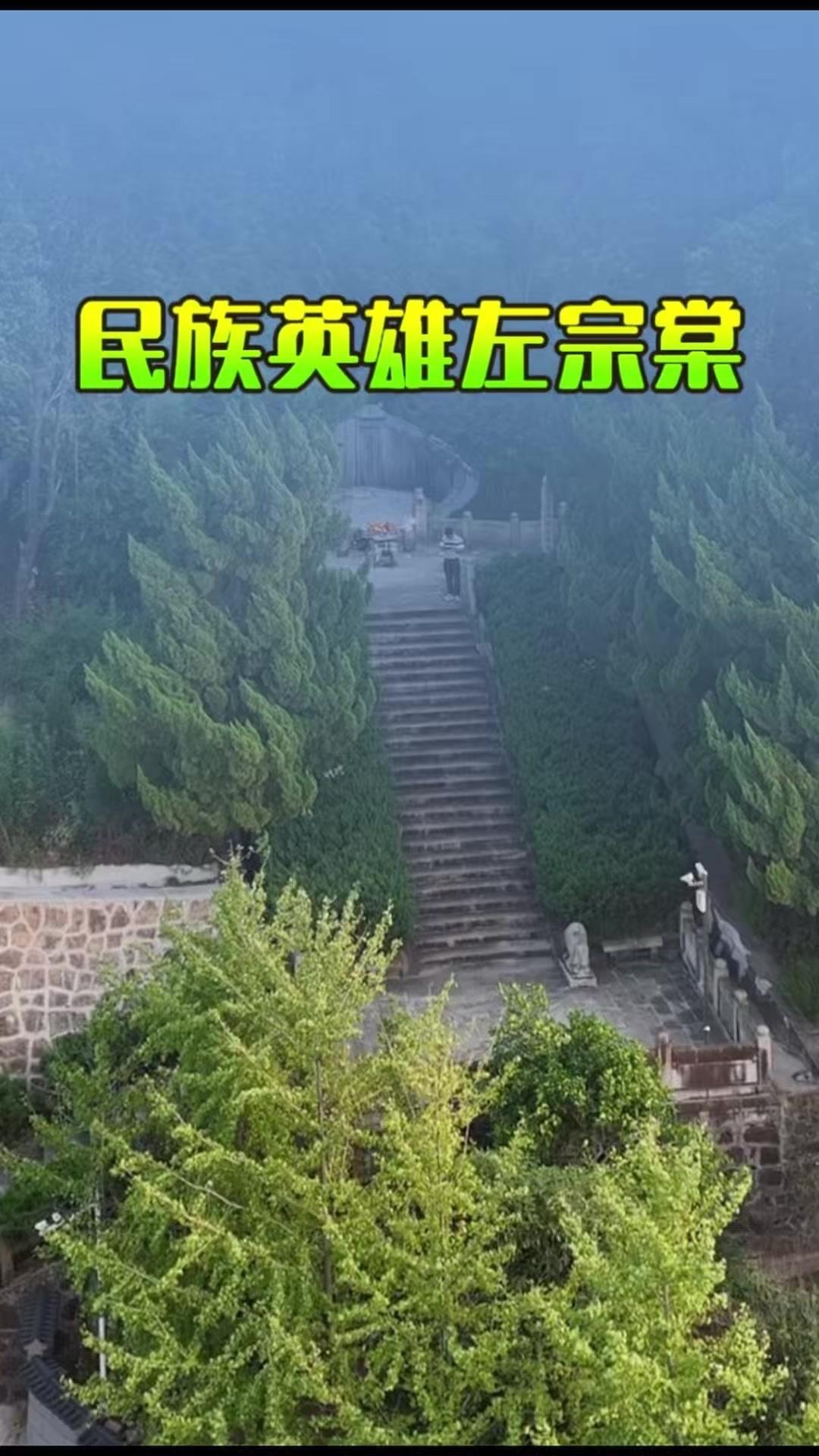 1875年，面对李鸿章弃疆的短视论调，64岁的左宗棠怒斥寸土不可让人，毅然抬棺西