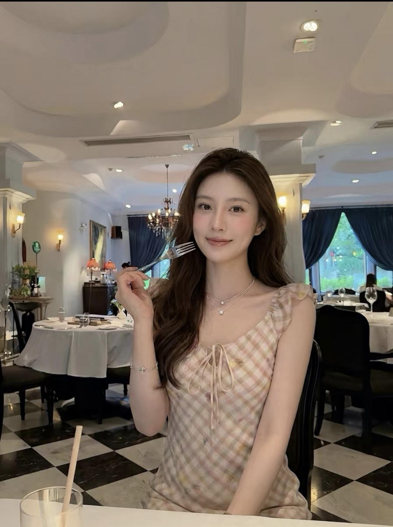 美食与微笑相伴