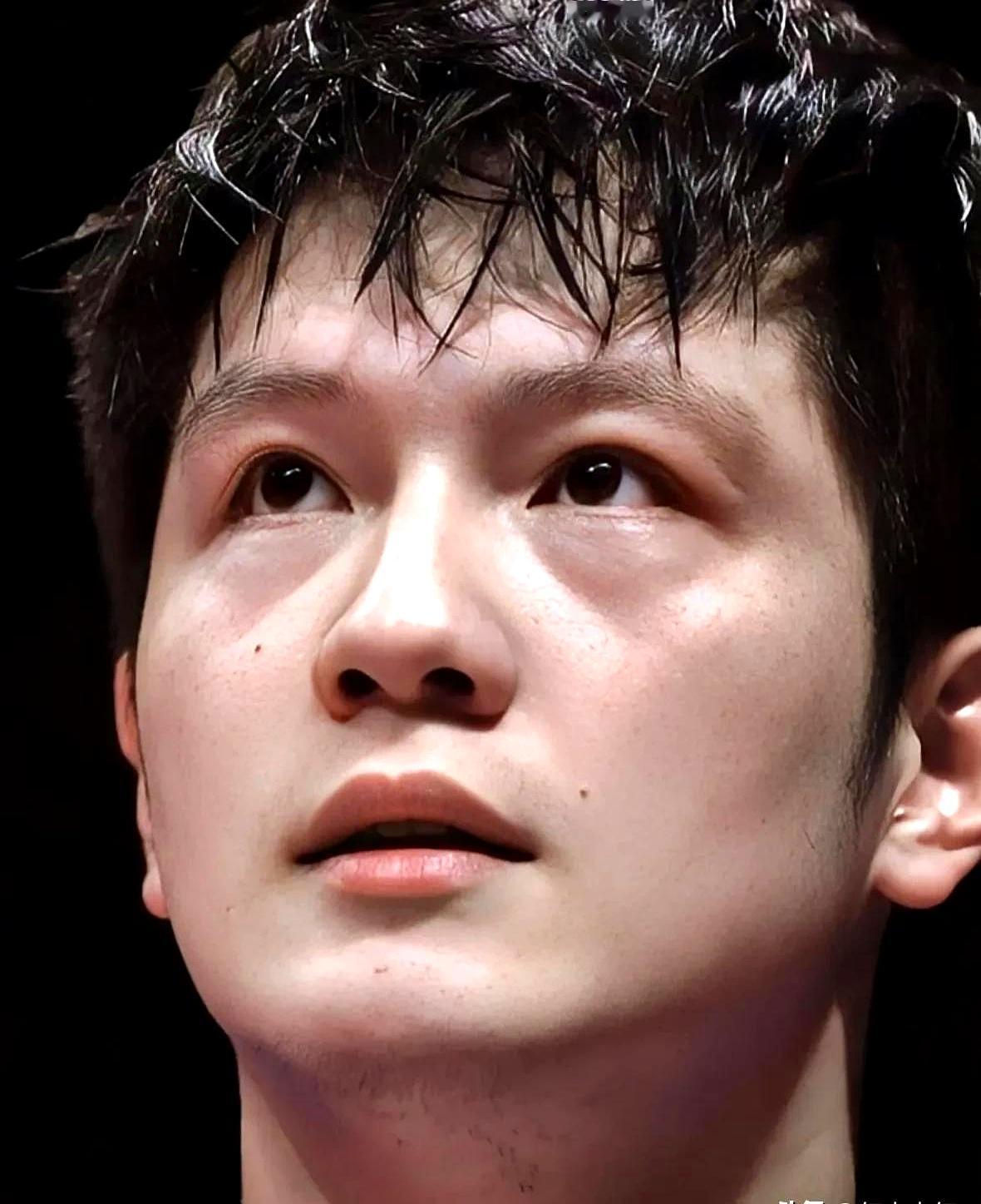 现阶段单打来讲没有人能打过樊振东！他28岁正处巅峰，技术基本功扎实，巴黎