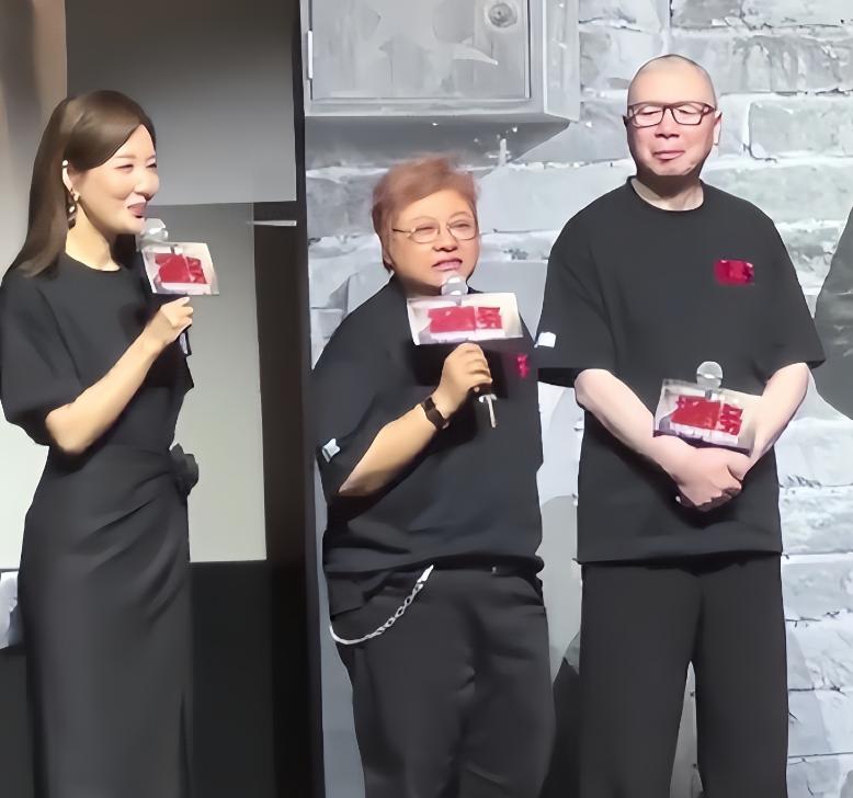 7月15日，北京朝阳区街头出现了一个熟悉身影，沉寂了一段时间的韩红再次进入大众视