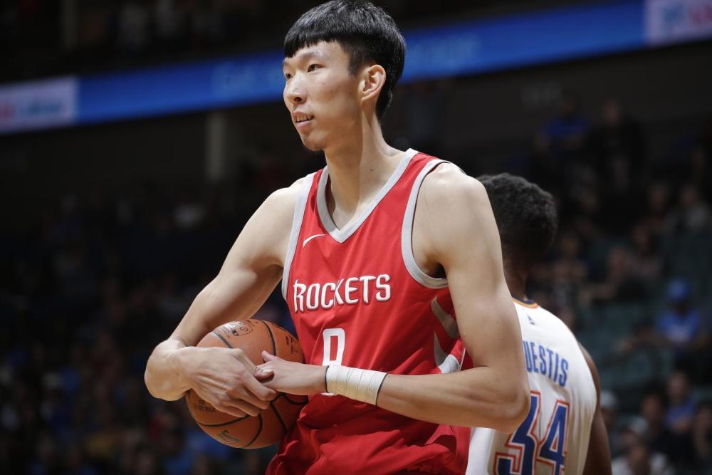 一转眼,大魔王周琦,中国篮球第一人,亚洲杜兰特来到nba已经快一年了.