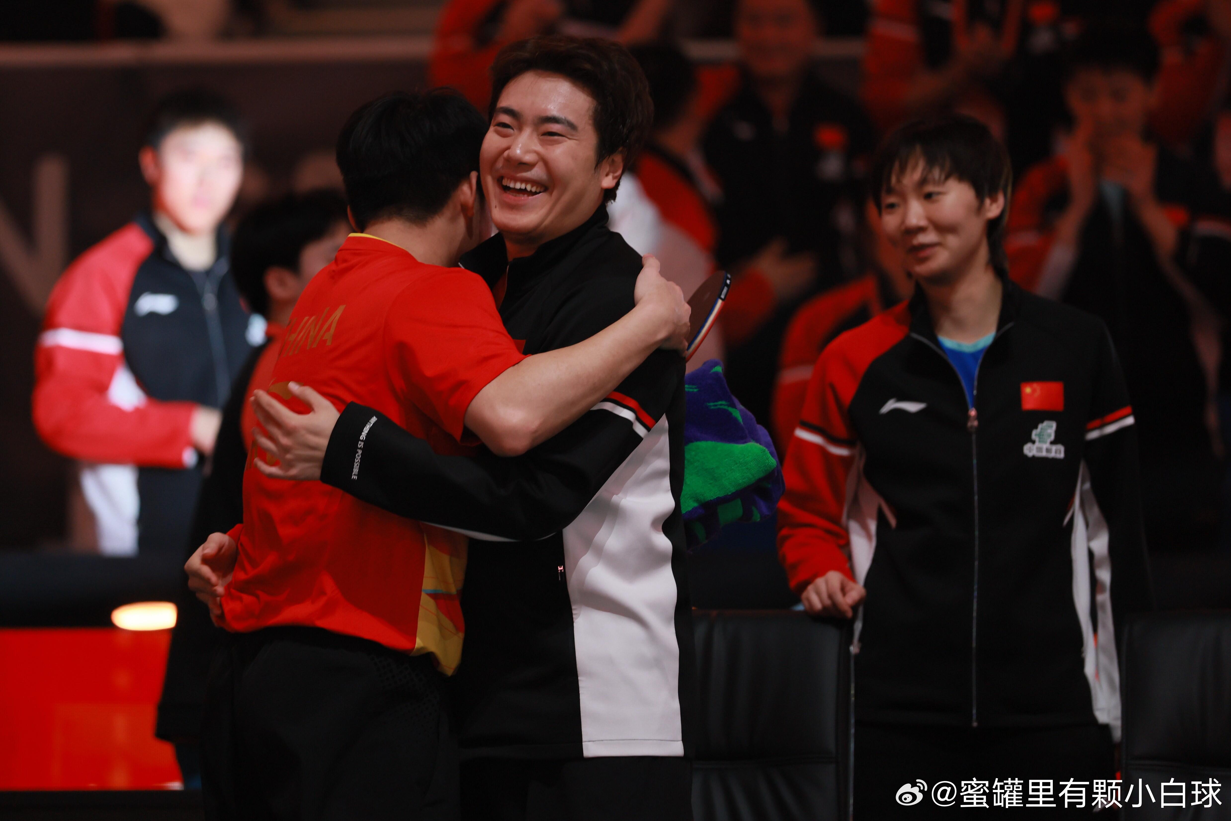 WTT抽签仪式WTT香港总决赛2025乒出精彩曼昱：你哥俩还抱呢报警吧一共4个