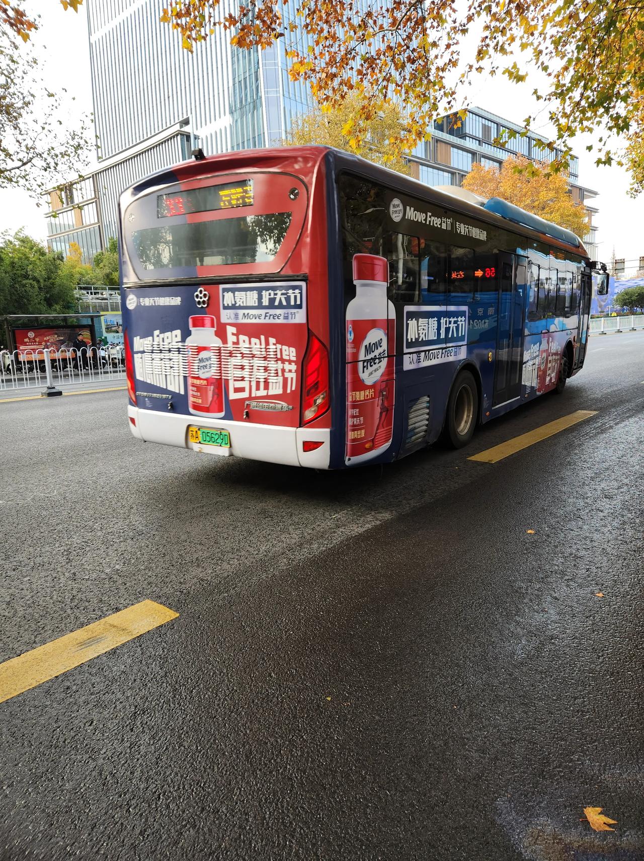 我要投诉南京公交。作为一个南京人，其实我是很自豪的。南京人比较热心，也还算文明