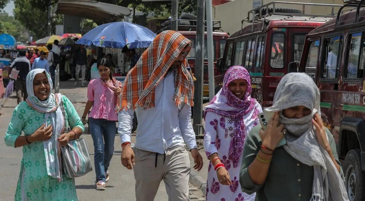 48℃高温击碎印度大国梦！印度这波高温直接把莫迪的“大国梦”烤出了原形。古尔冈