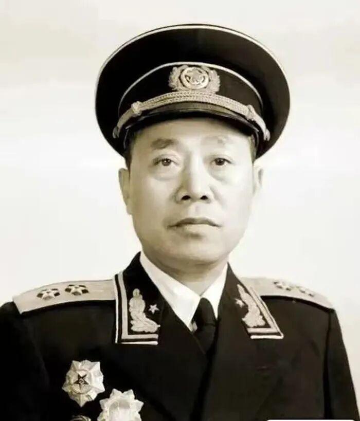 陶勇两次“骑摩托闯敌营”猛将陶勇，他怎么学会骑摩托的？1940年黄桥