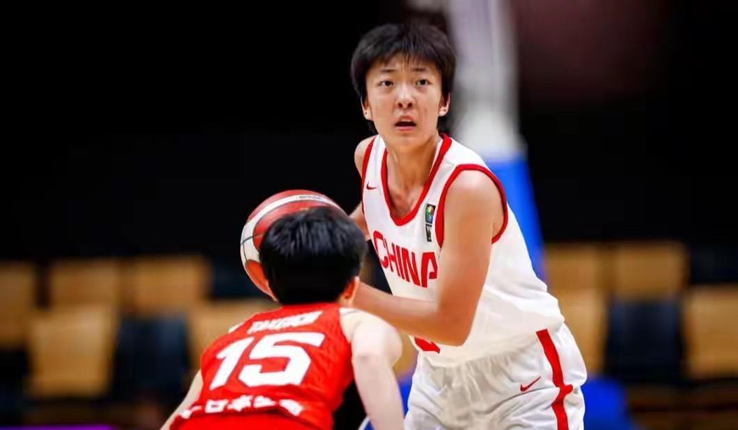 U16亚洲杯中国女篮总输日本，原因有不少。比赛中，中国队员基本功和对抗能力不足