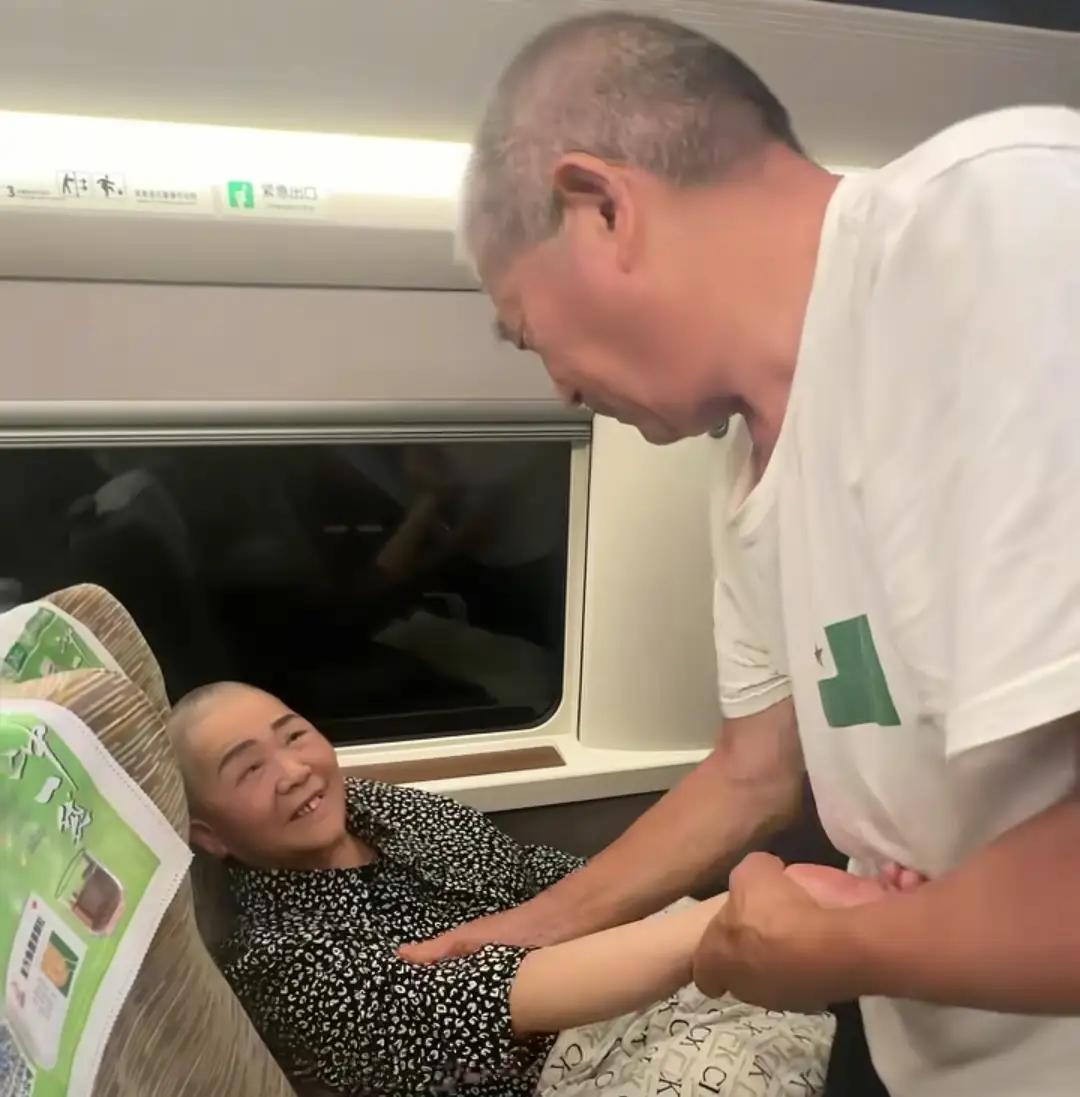 天赐一家人:老黄的操作我真是忍不住说了！现在天赐妈妈刚出院不久，老黄就开始安