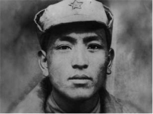 1950年，中国驻瑞典大使耿飚遭到瑞典军官的轻视：“你带过多少兵？”谁知耿飚轻飘