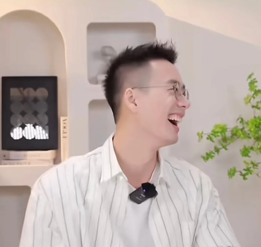 顿顿九月份行程曝光，看似很风光，忙碌，却让人担心！九月份的行程多数是品牌方的邀