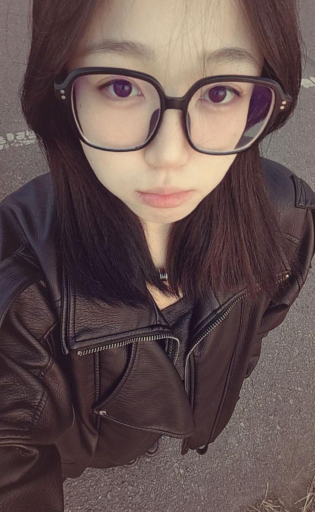 我现在已经茵泯了，我打算沉淀沉淀。小学生里的时髦天才拖鞋贩卖猫咪腹肌