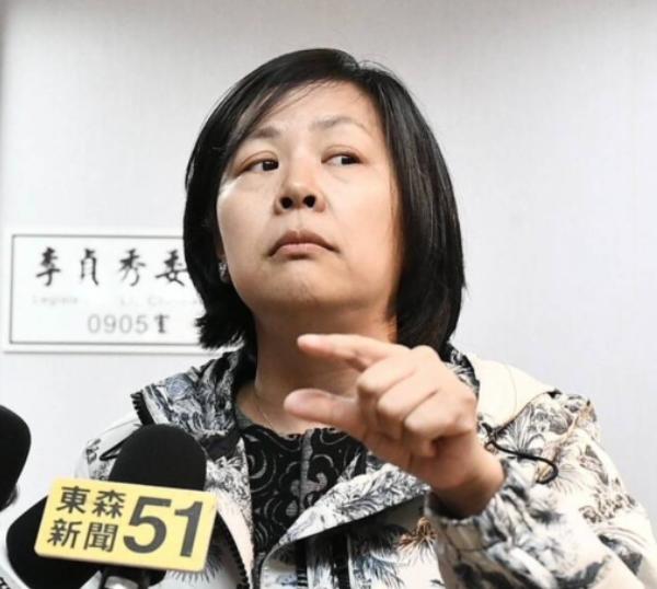 她成了台湾政坛最讽刺的"香饽饽"刚被民众党扫地出门、连民意代表身份都丢了的李贞