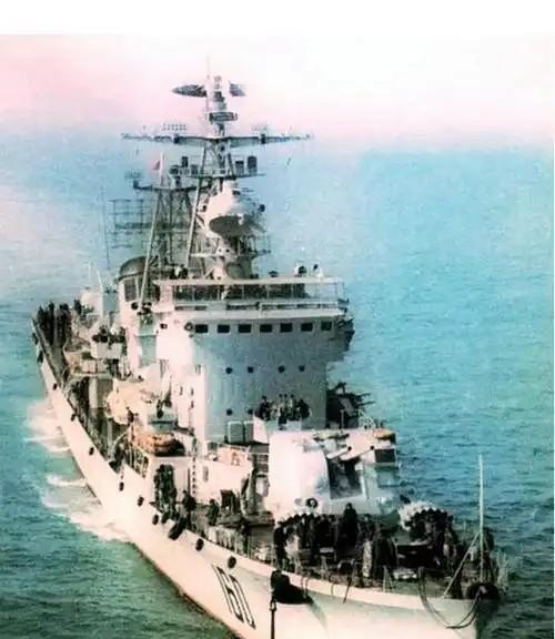 1978年夜，南海舰队最先进的战舰突然在一声巨响中沉没，134名海军精英命丧深渊