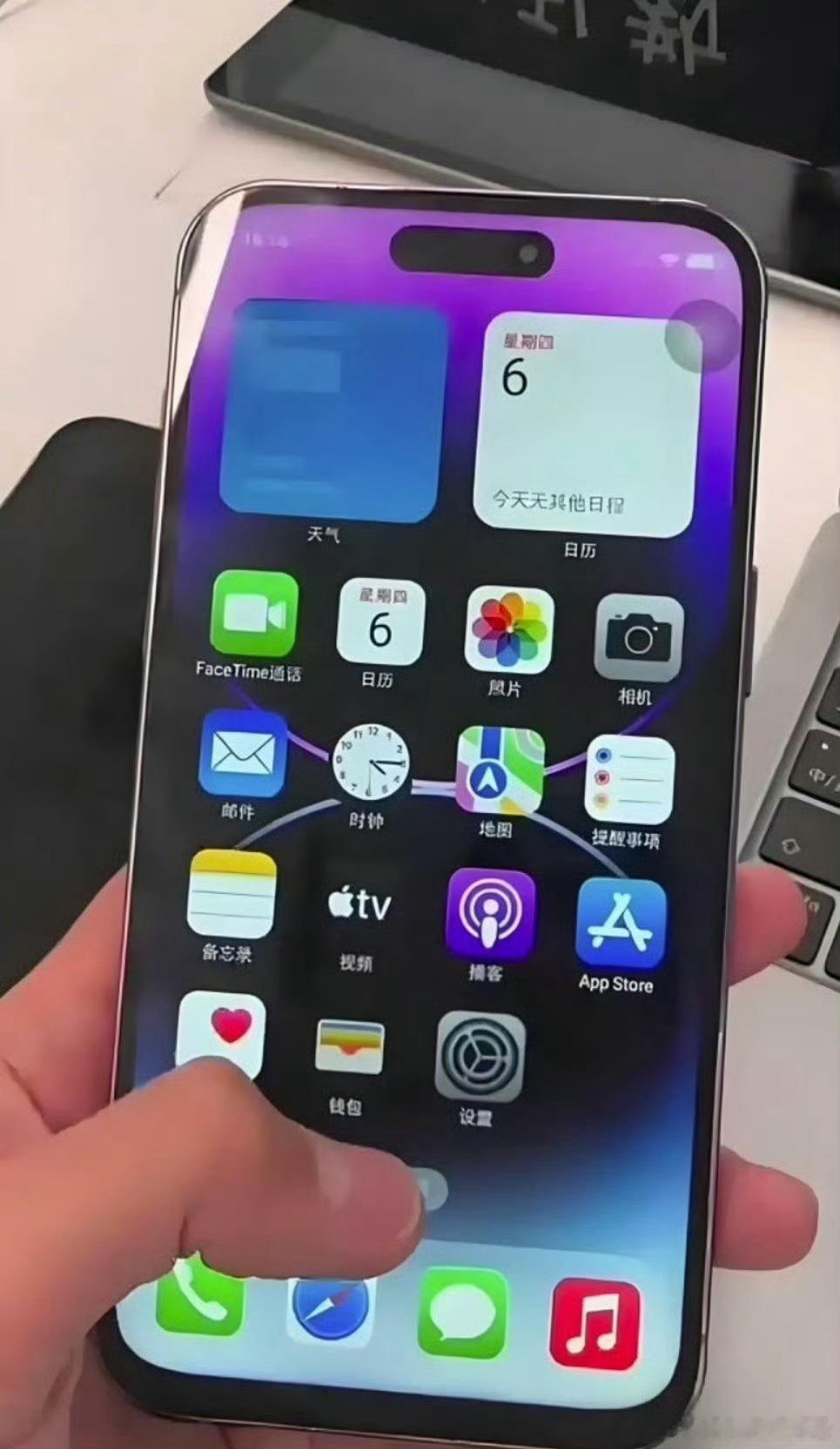 花两千买苹果15被说一眼假低价iPhone不要信，这明摆着就是一台山寨手机，看这