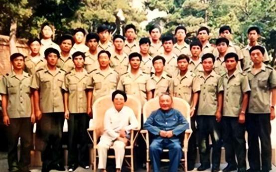 1996年，曾任邓小平警卫员的马林准备结婚，双方家长见面商量婚事，不料岳母却提出