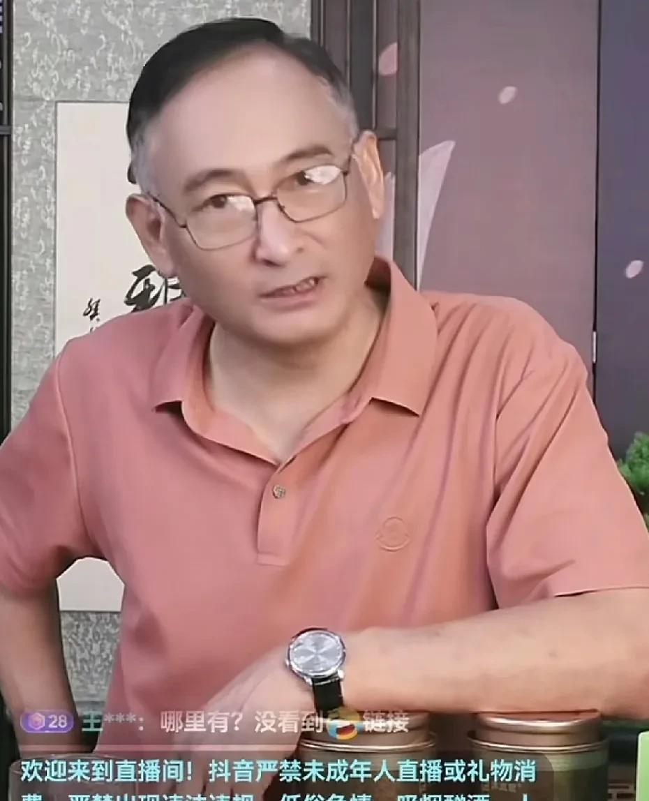 侯耀华，给女徒弟安娜金买假包的事，在当年也是传得沸沸扬扬。在去年的“七月风波”