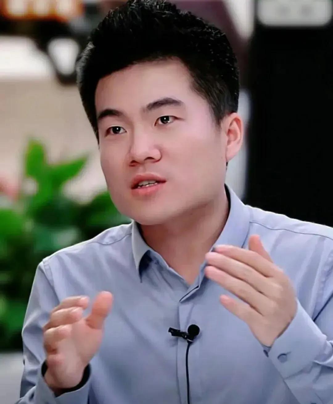 网友说俞敏洪和董宇辉闹掰的时候，董宇辉一句话都不解释，现在罗永浩跳出来说他了，第
