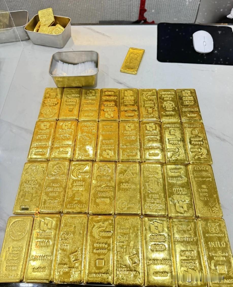 昨天在银行工作20年的叔叔偷偷给我说，如果手里有30万在犹豫要存银行的话