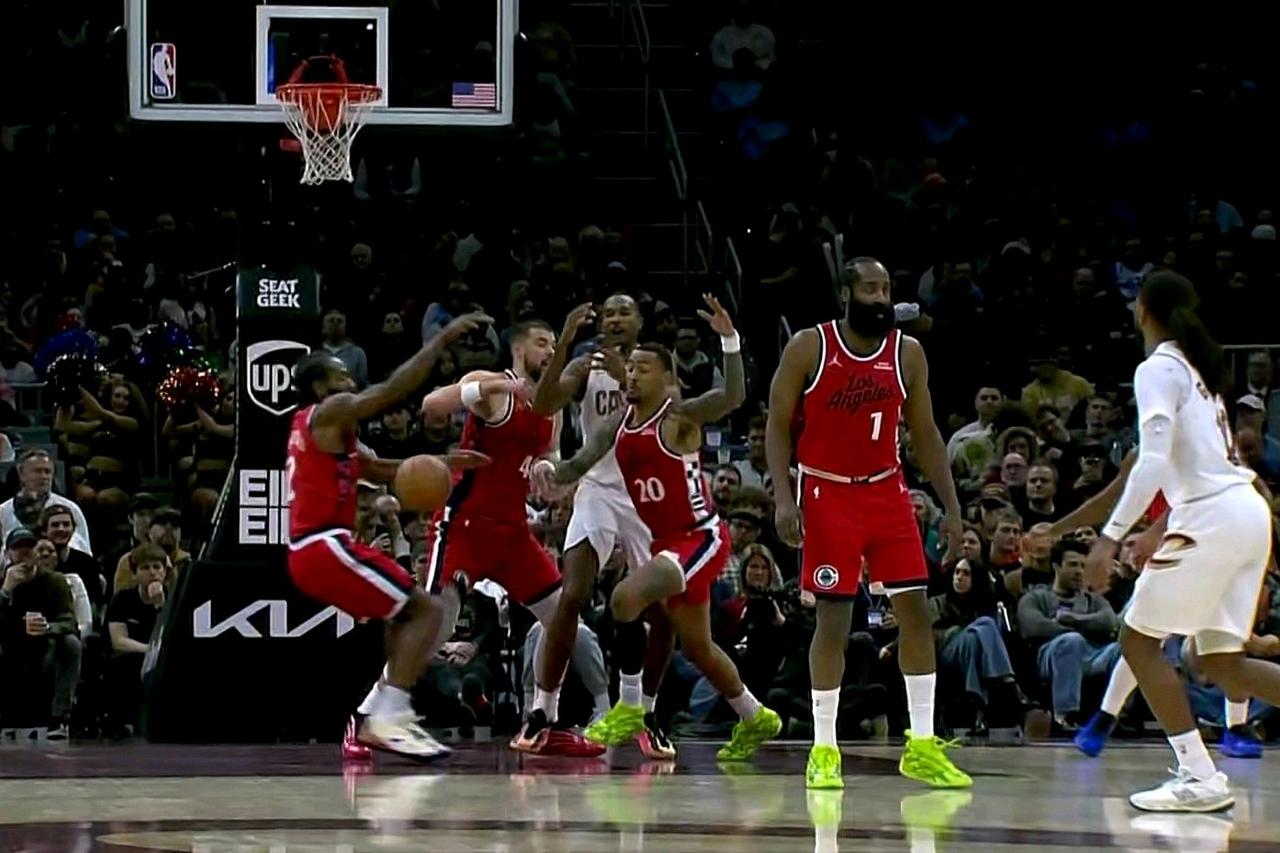 说实话：快船背靠背惨败骑士一点不意外！但这3人表现太意外：祖巴茨（33分18