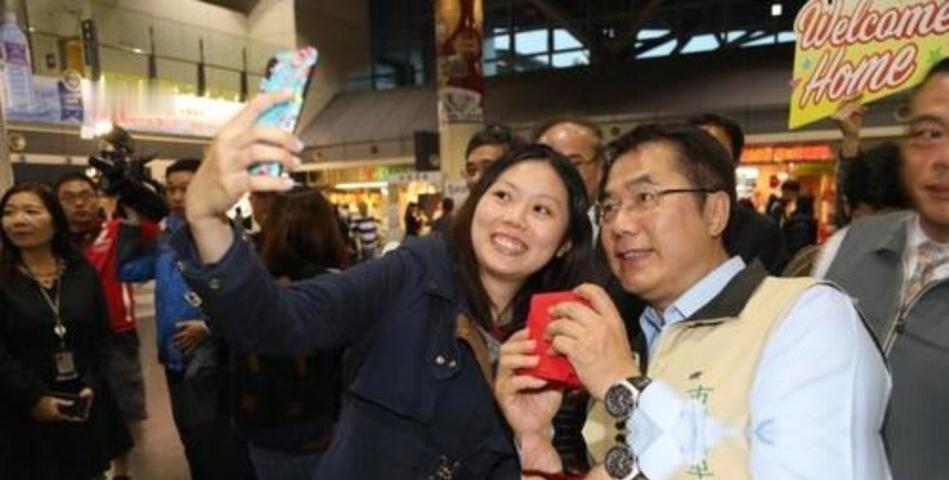 刚才刷到一位台湾岛内网友的“无情控诉”，说前几天生平第一次体验大陆高铁，直接被气
