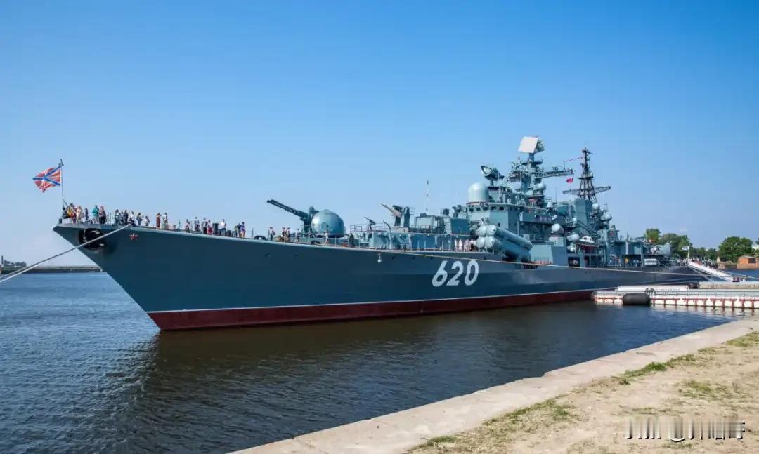 俄罗斯海军北方舰队最后956型现代级驱逐舰乌沙科夫海军上将号，近日在其军港内正式