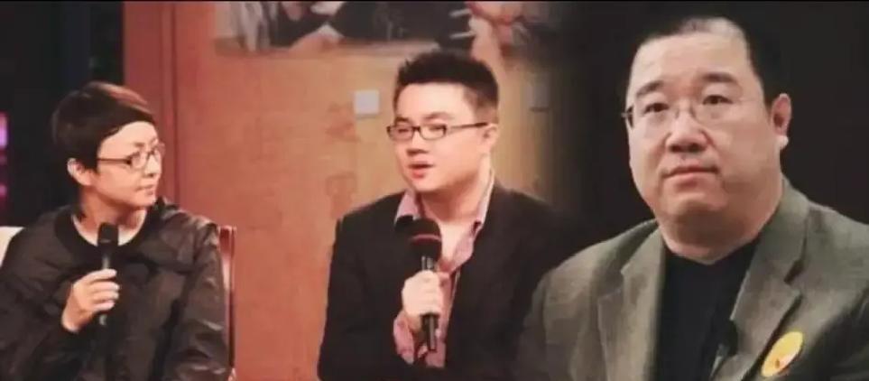 英达带着大儿子巴图上综艺，这画面真够讽刺的。英达最近老拉着巴图在镜头前刷存在感