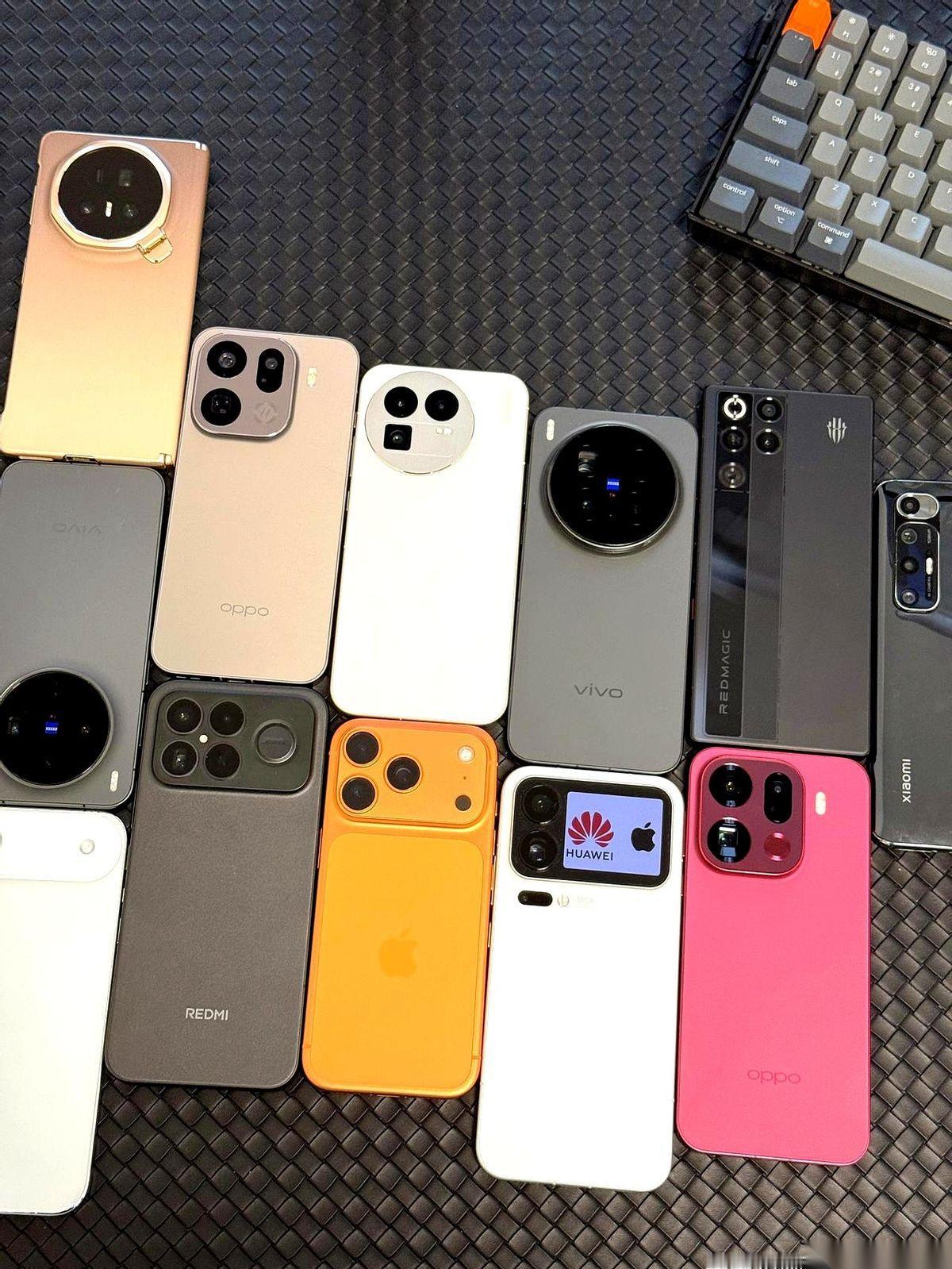 我算是发现了，这年头，炫富早就不是晒包晒表了。真正的凡尔赛是啥？是你问他：“