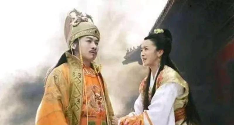 1628年，皇帝朱由检正在阅读奏章，忽然身体内有一种异样的感觉，他立即指着大殿里