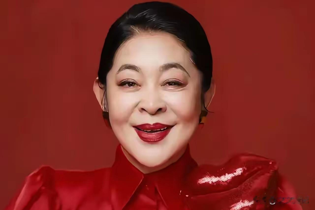 倪萍新广告把我吓一跳！这还是那个端庄的国民妈妈吗刷到倪萍老师的最新母亲节广告
