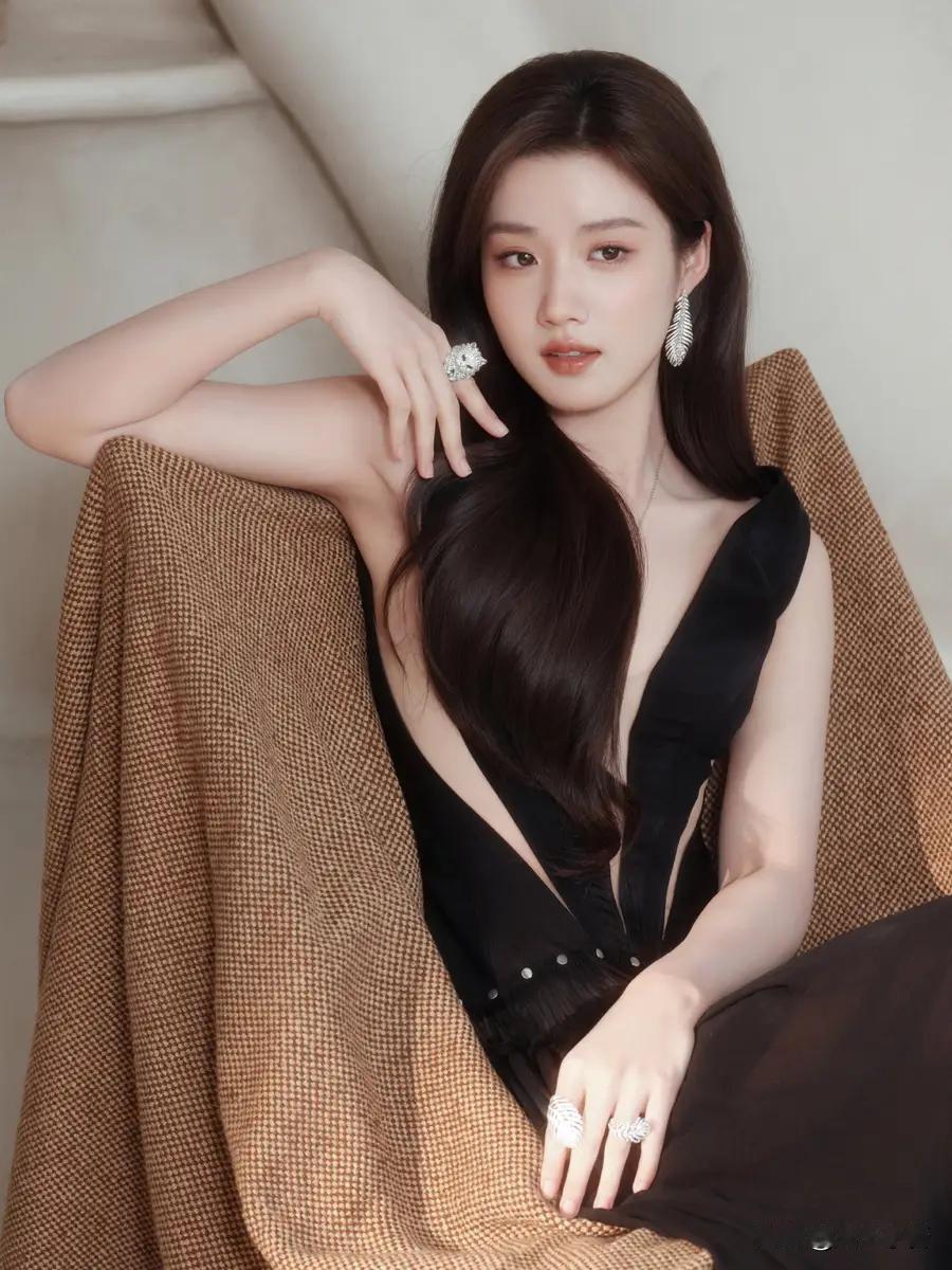 终于明白了，为什么那些大导演都抢着要卢昱晓最近是不是有种感觉，被卢昱晓刷屏了