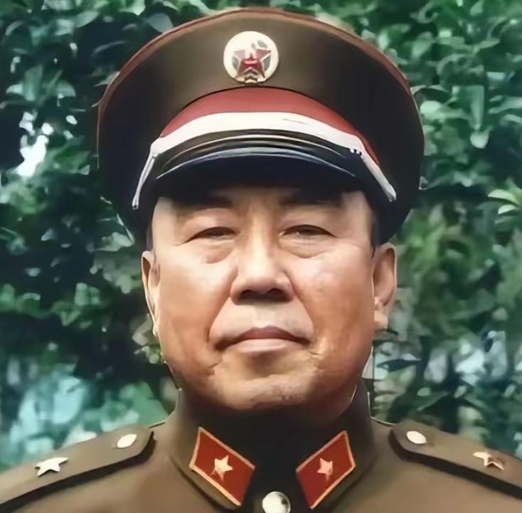 1979年刚从前线撤下来的11军军长陈家贵，本想穿便装逛逛昆明城，谁知竟被几个街