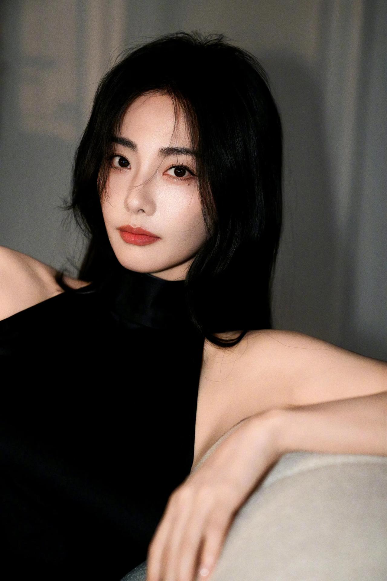 张嘉倪绝对是娱乐圈里耀眼的女神，被赞“宅男女神”，这魅力谁能挡！张嘉倪张嘉倪