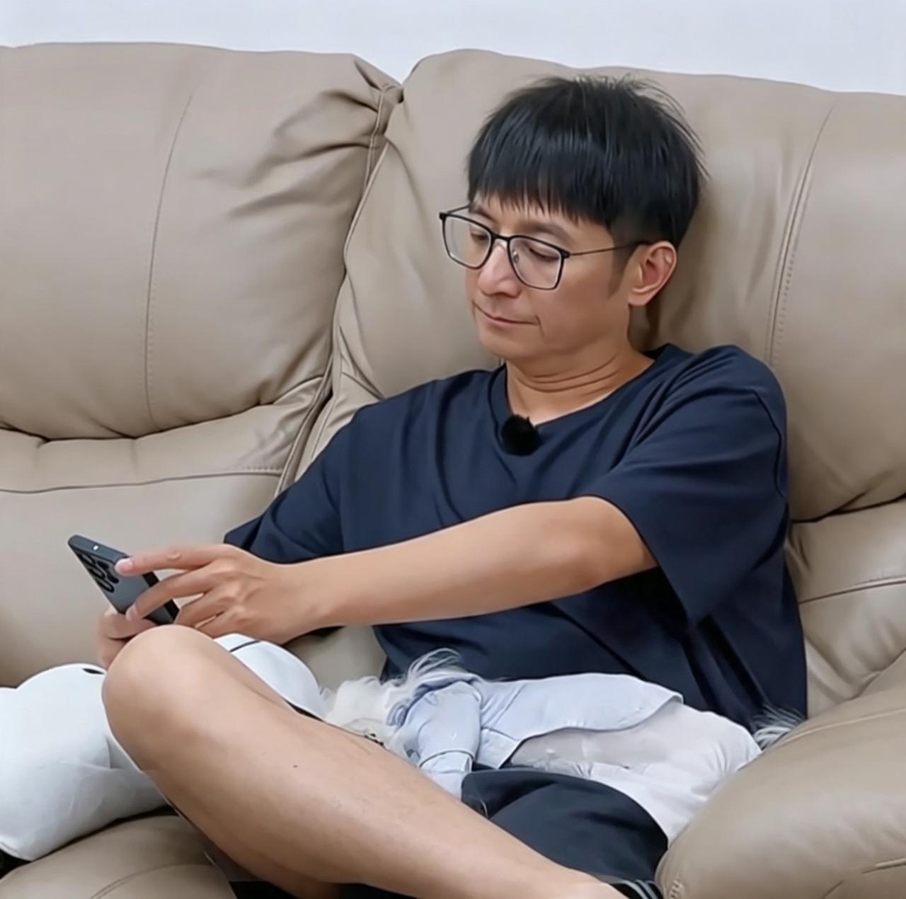 49岁的李维嘉，不结婚，没有孩子，一个人住在长沙，200平米的豪宅里。
