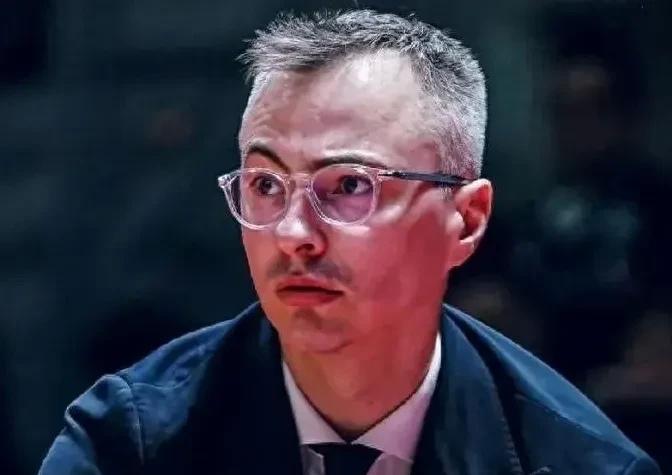 战术风格转型，徐杰扛起宏远进攻梳理重担广东新任主帅雅科维维奇带来欧洲篮球理