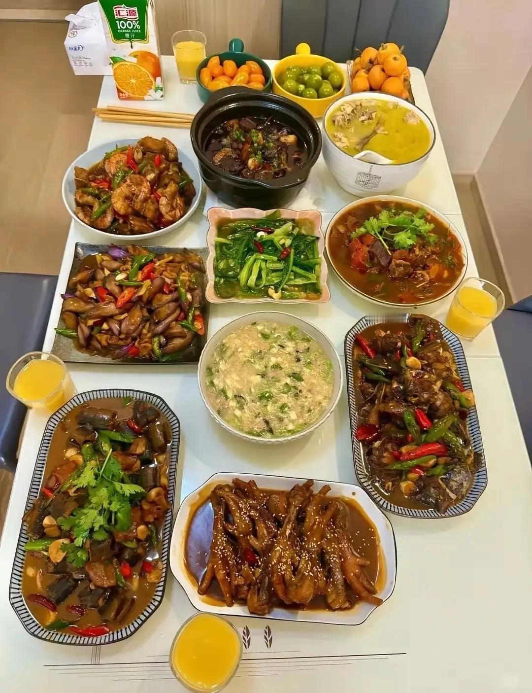 我儿子结婚，邻居随礼400，但是后来我们因为一些矛盾闹翻了，一直就没来往了，见面