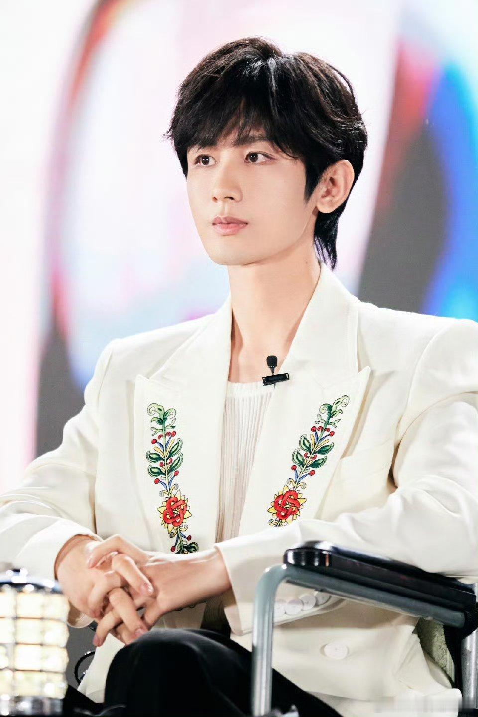 cy成毅，你的眼睛会发光，能让我看见星星和月亮。成毅｜赴山海｜萧秋水｜李沉舟｜肖