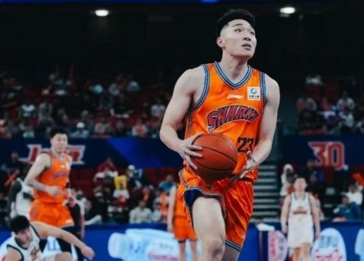 吴泽昊离开上海男篮，加盟上海玄鸟征战NBL上海男篮后场球员吴泽昊确定结束自