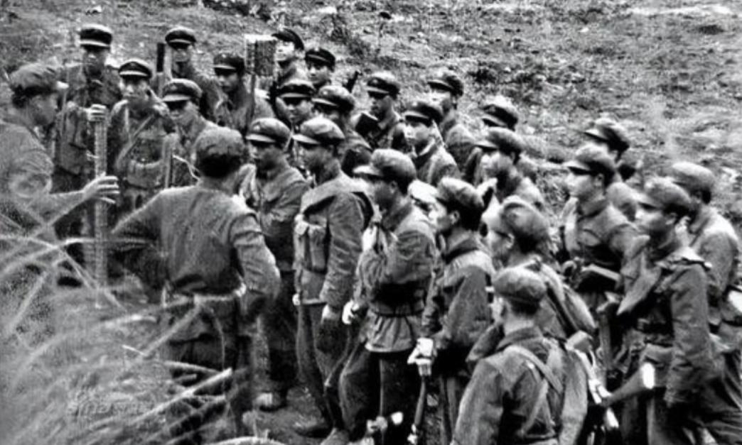 1979年，越南老百姓发现一个怪象：中国军队撤退时，为什么专炸水泥电线杆？说