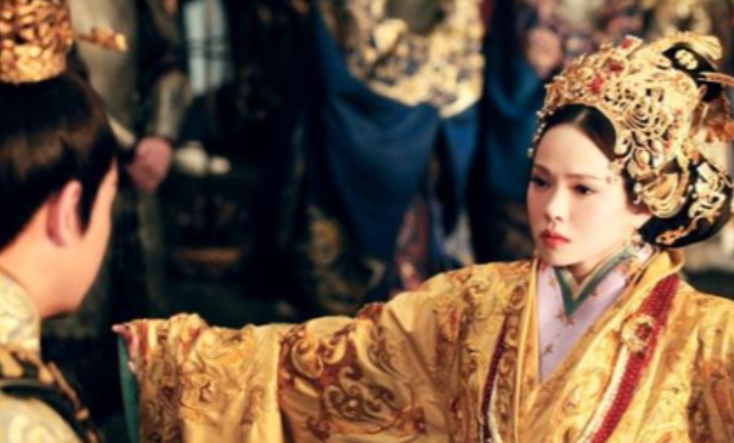 公元8年，王莽当皇帝后，把守寡多年的女儿王嬿叫到身边，对她说：“你才18岁