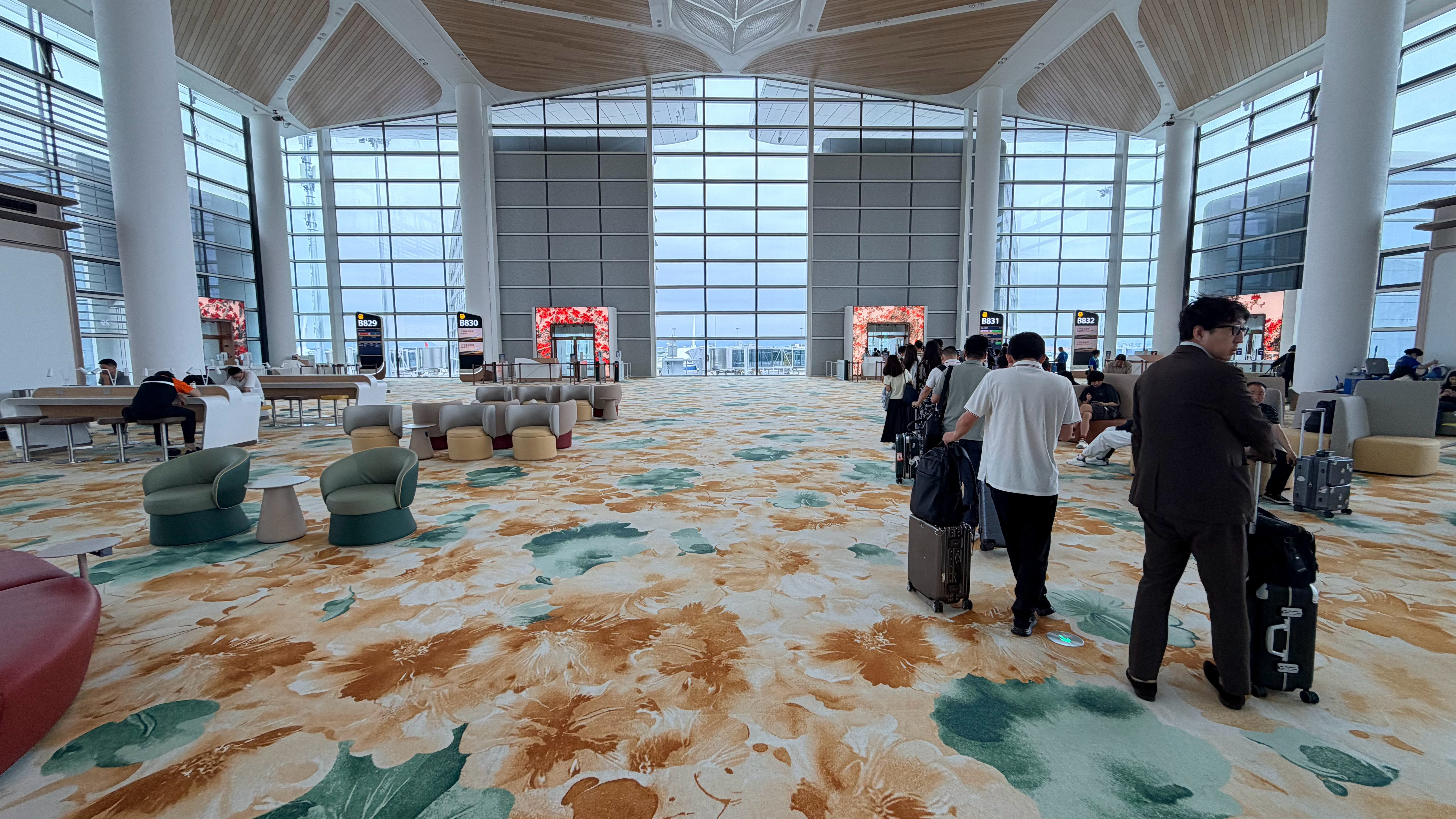 广州T3杭州楼，这个地毯看起来没有拼缝，他们是怎么做到这么大一整块的？