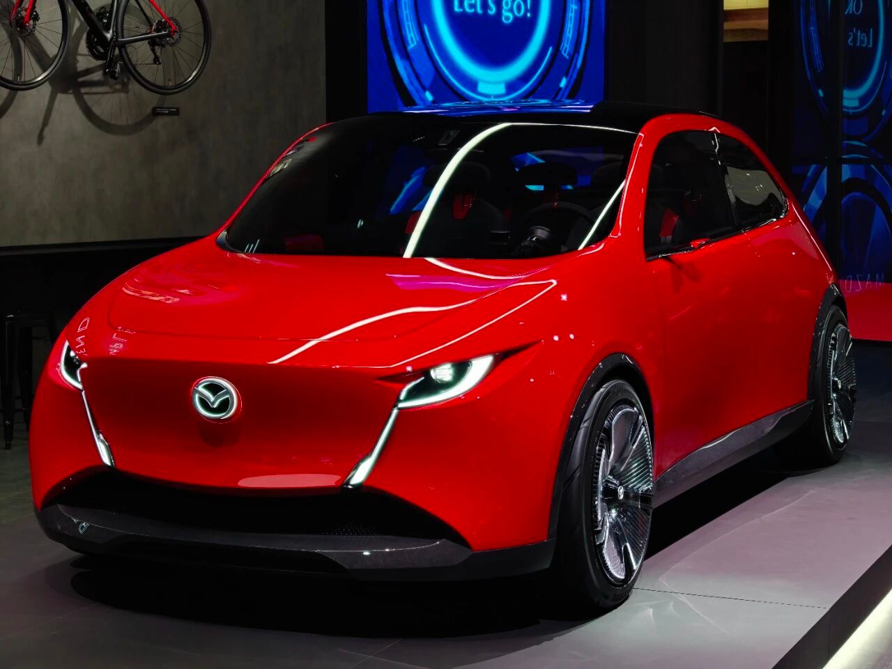 马自达这两款概念车，科幻，吓小孩有一手。VisionX-Coupe和Visio