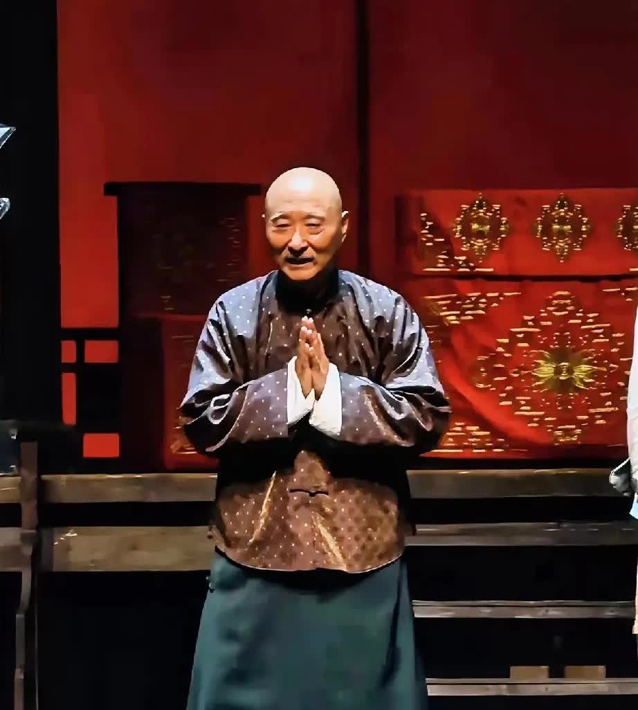 奉劝大家一句，别被陈佩斯骗了，他这个人啊，根本不需要同情