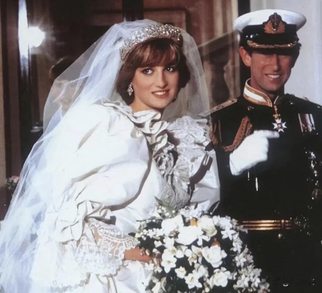 戴安娜婚前已经觉得查尔斯不对劲了，所以她消失十天没有一个电话，因为记者采访他们俩