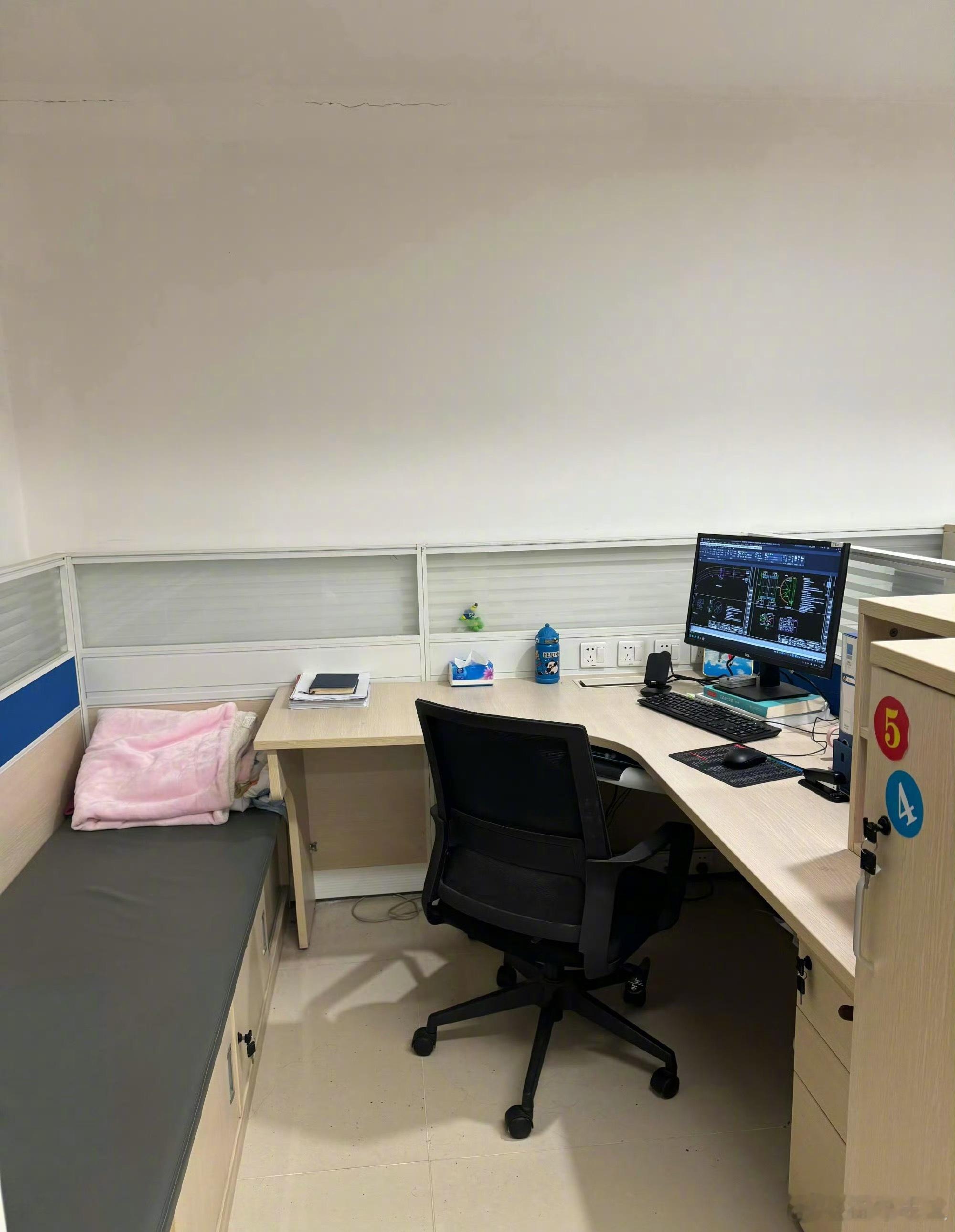 “请所有单位都按这个工位标配”