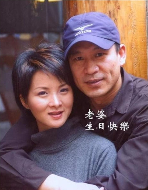 2000年，27岁的谢兰嫁给大自己11岁的师小红，两人约好了丁克，不要孩子，因为