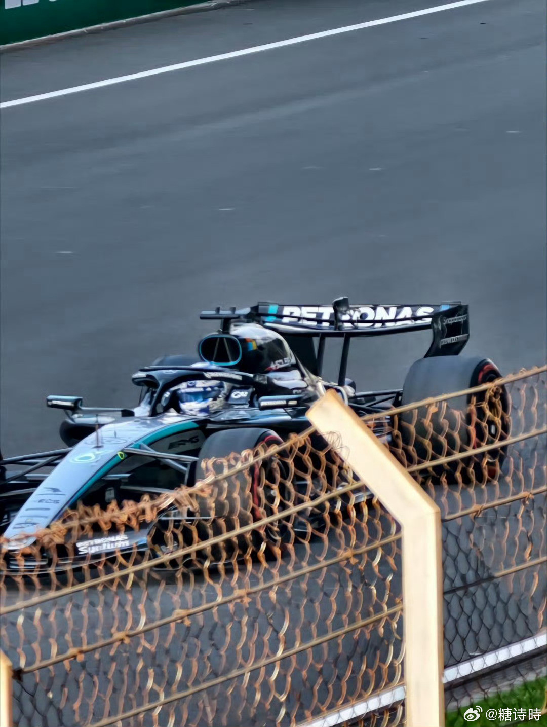 梅奔双男主包揽冲刺赛排位一二F1中国大奖赛冲刺排位赛上演梅奔统治时刻！拉塞尔与