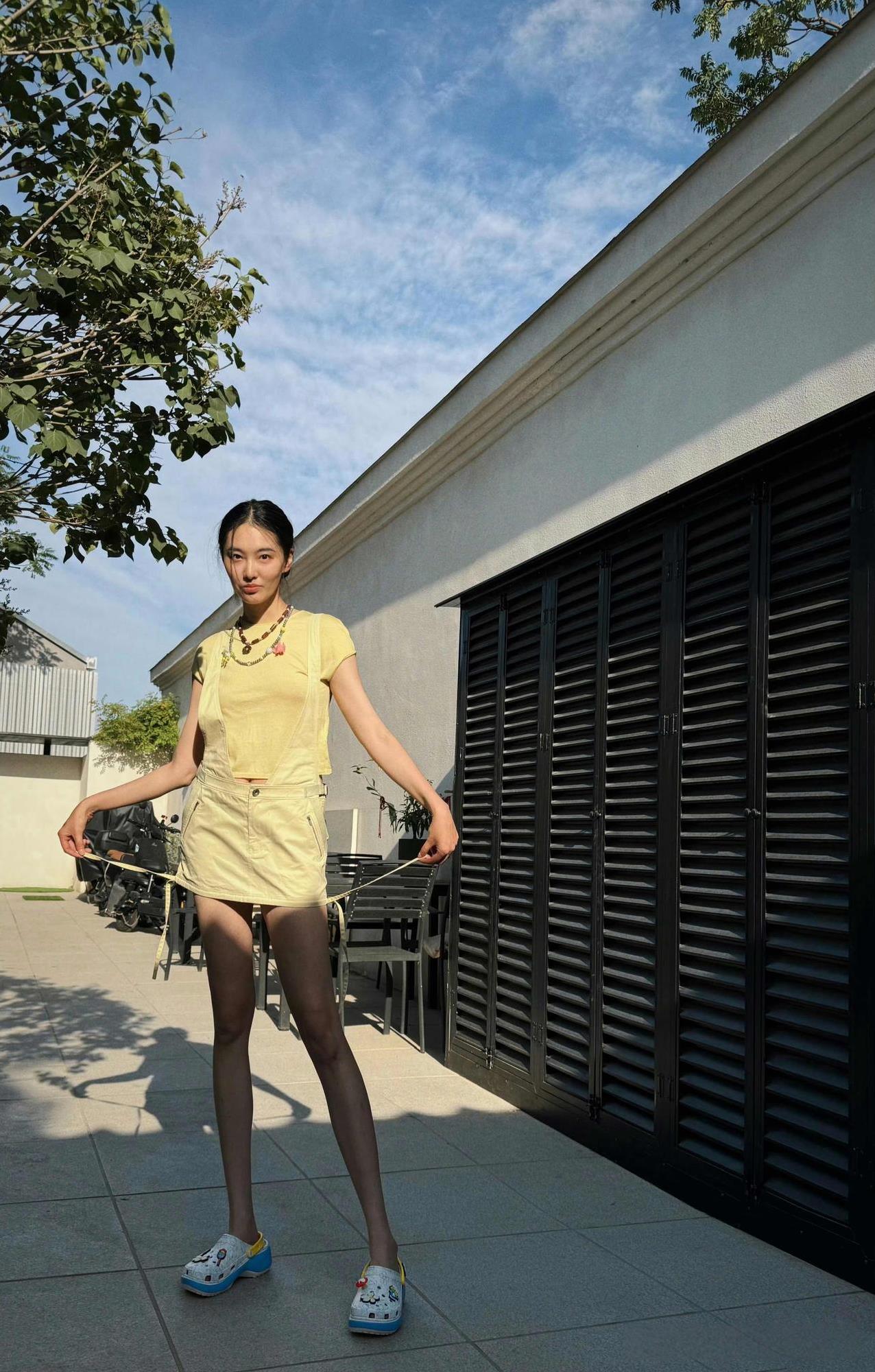 大长腿美女，你们认识她吗？