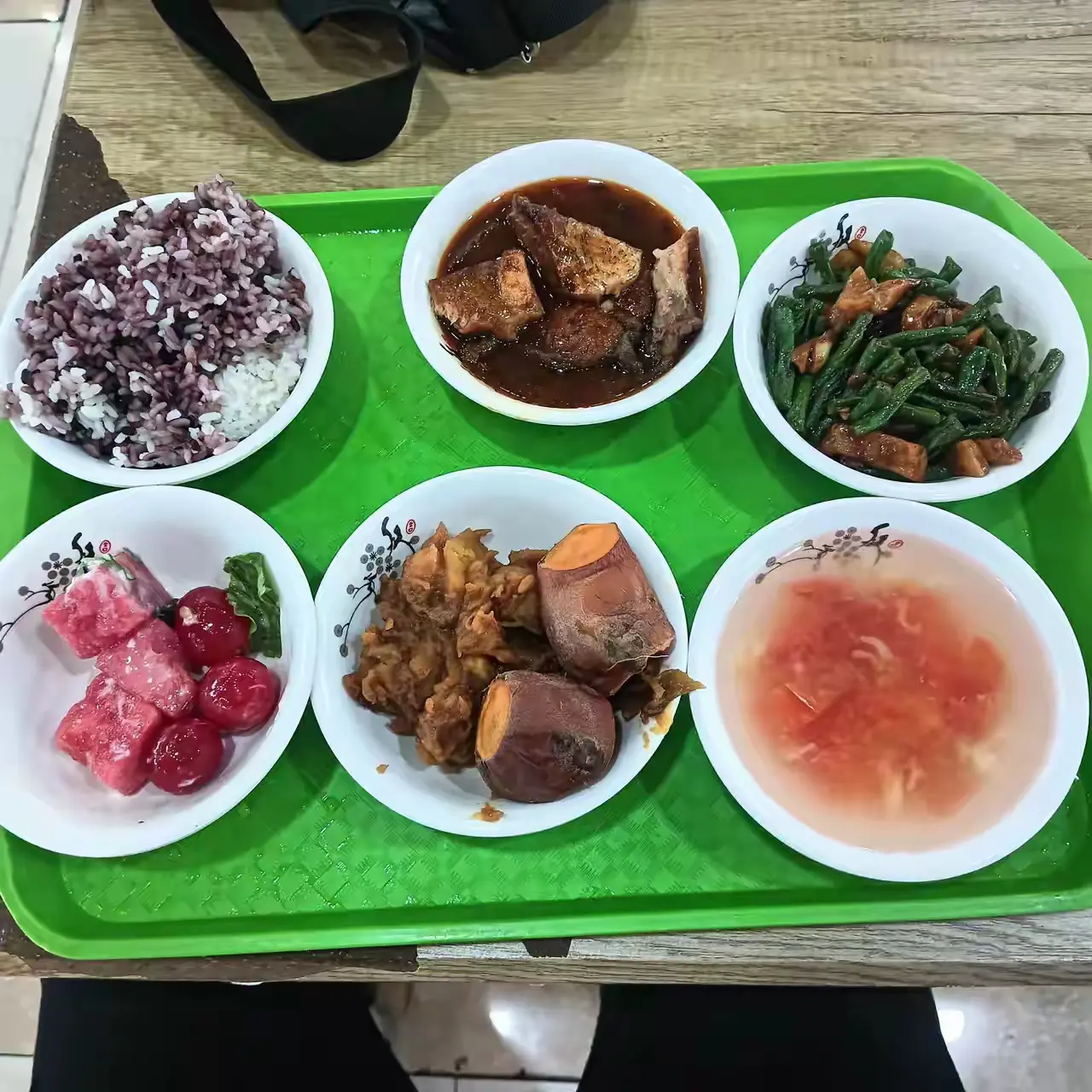 12元午餐，好吃不贵，饭随便吃